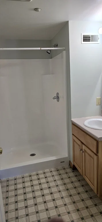 4 bed, 2 bath apartment for rent at 22 High St Unit 8, Amherst — photo 7 of 23