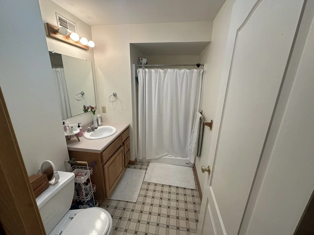 4 bed, 2 bath apartment for rent at 22 High St Unit 8, Amherst — photo 20 of 23