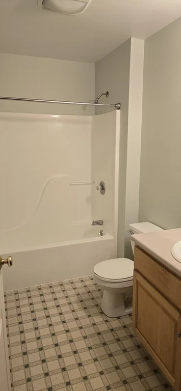 4 bed, 2 bath apartment for rent at 22 High St Unit 8, Amherst — photo 11 of 23