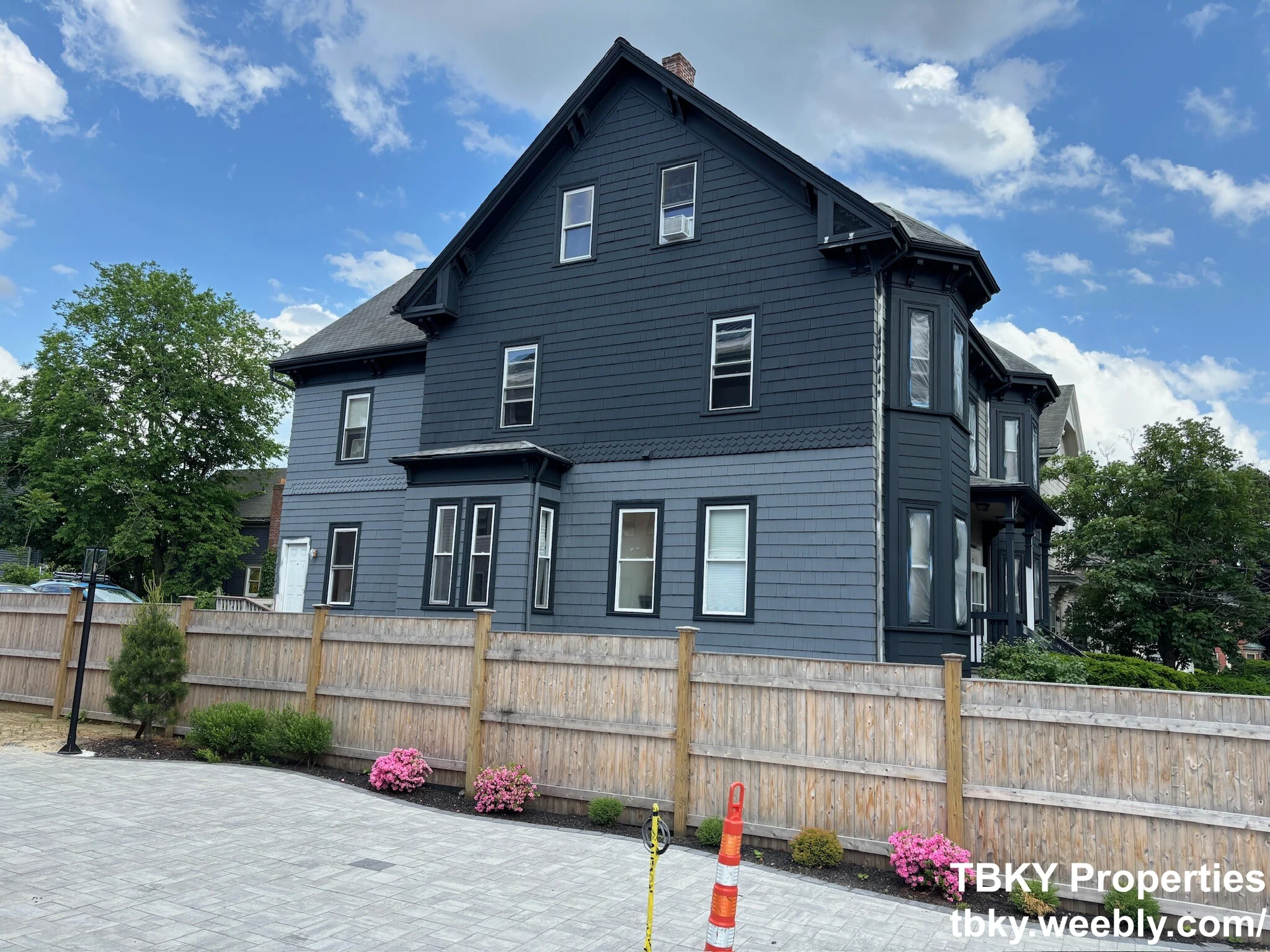 8+ bed, 3.5 bath apartment for rent at 22 Highgate St Unit 1, Allston — photo 23 of 25