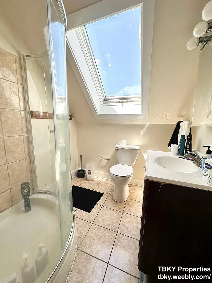 8+ bed, 3.5 bath apartment for rent at 22 Highgate St Unit 1, Allston — photo 10 of 25