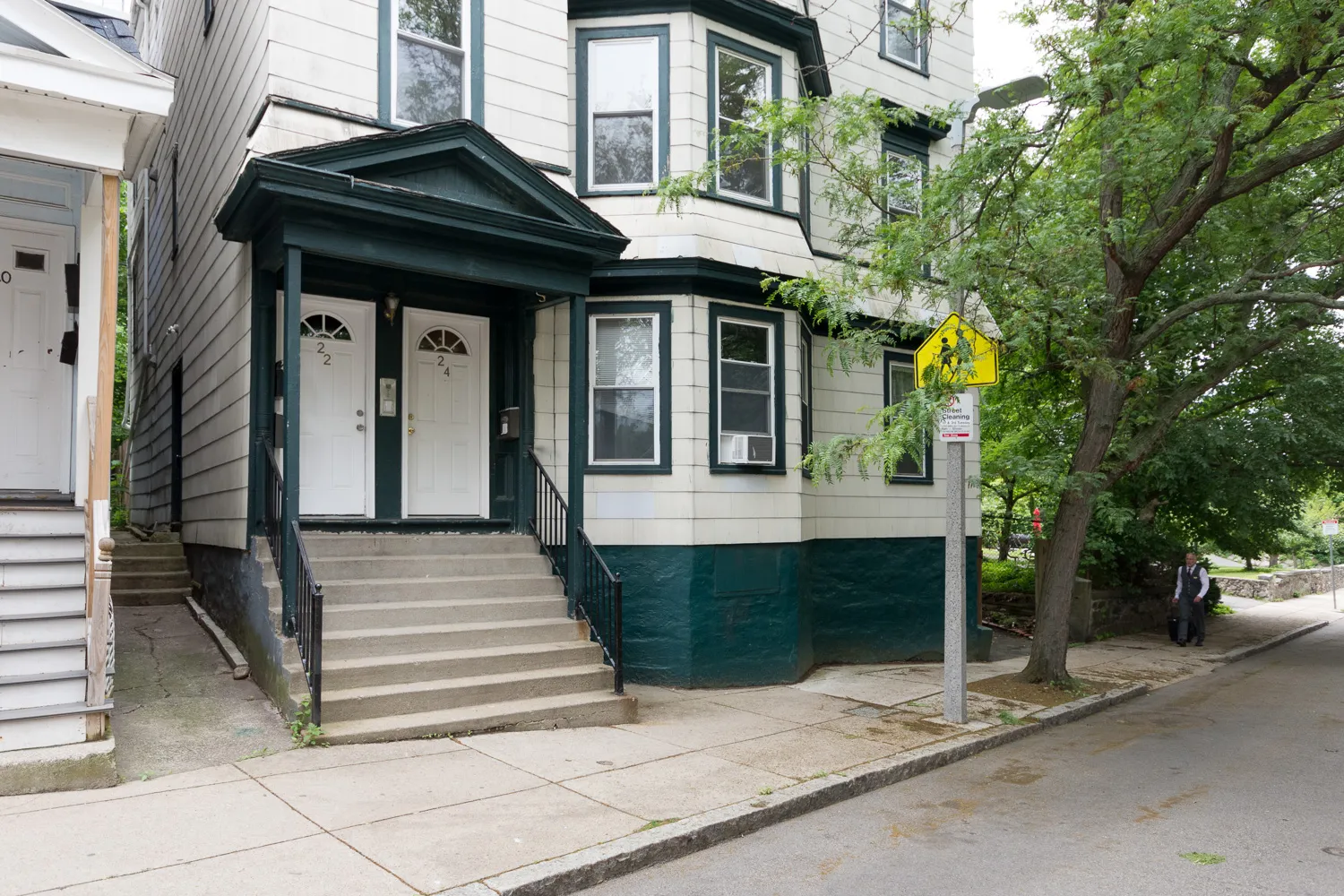 4 bed, 1 bath apartment for rent at 22 Highland Ave Unit 2, Roxbury — photo 3 of 6
