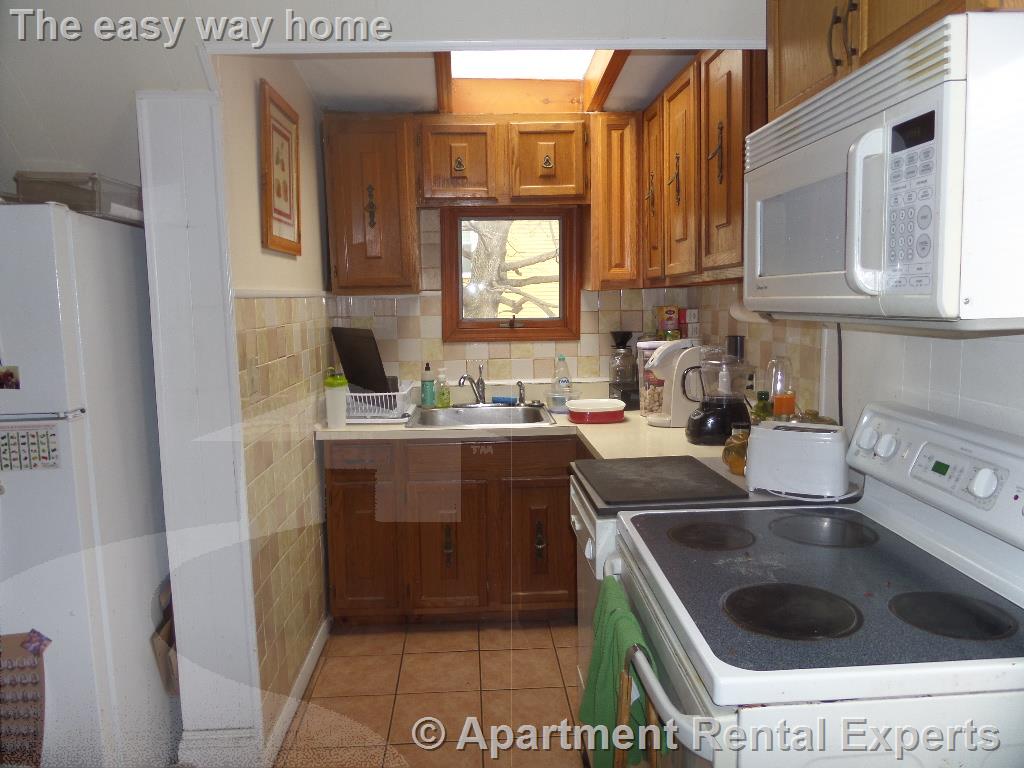 3 bed, 1 bath apartment for rent at 22 Highland Rd Unit 2, Davis Square — photo 2 of 16