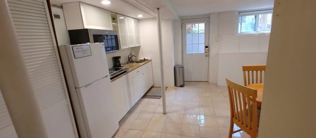 1 bed, 1 bath apartment for rent at 22 Hingham Unit B, Cambridge — photo 12 of 16