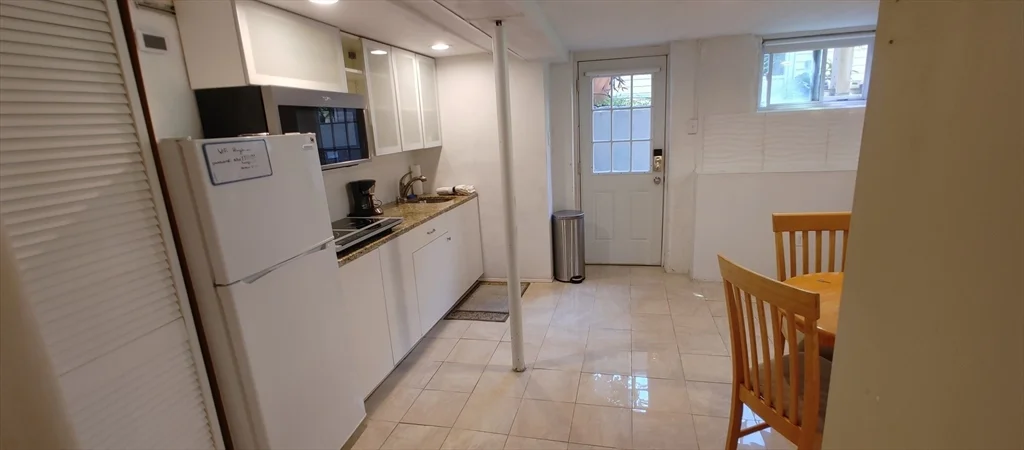1 bed, 1 bath apartment for rent at 22 Hingham Unit B, Cambridge — photo 14 of 16