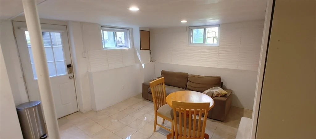 1 bed, 1 bath apartment for rent at 22 Hingham Unit B, Cambridge — photo 15 of 16