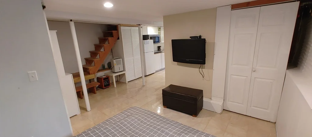 1 bed, 1 bath apartment for rent at 22 Hingham Unit B, Cambridge — photo 9 of 16
