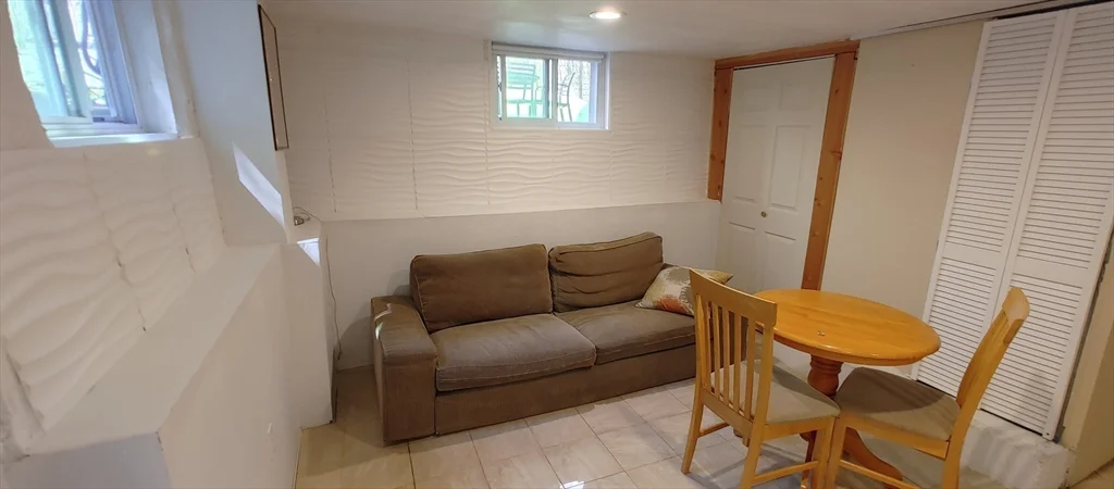 1 bed, 1 bath apartment for rent at 22 Hingham Unit B, Cambridge — photo 4 of 16