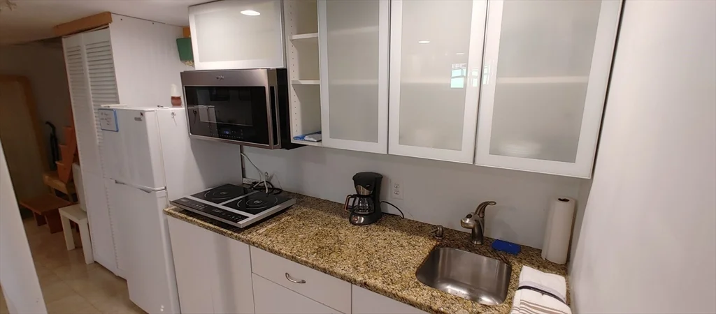 1 bed, 1 bath apartment for rent at 22 Hingham Unit B, Cambridge — photo 3 of 16