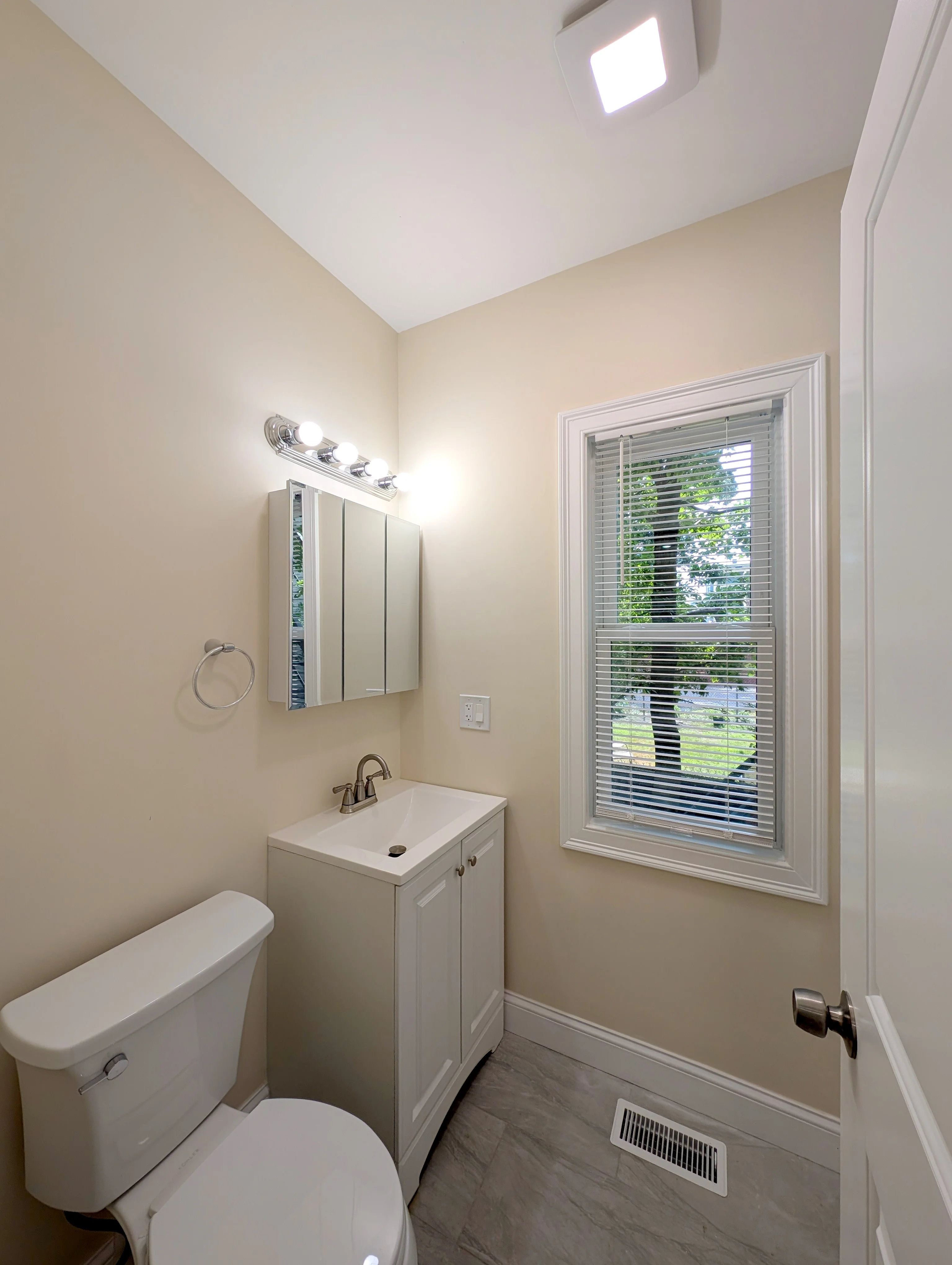 3 bed, 2 bath apartment for rent at 22 Holyoke Rd Unit 1, Spring Hill — photo 9 of 19