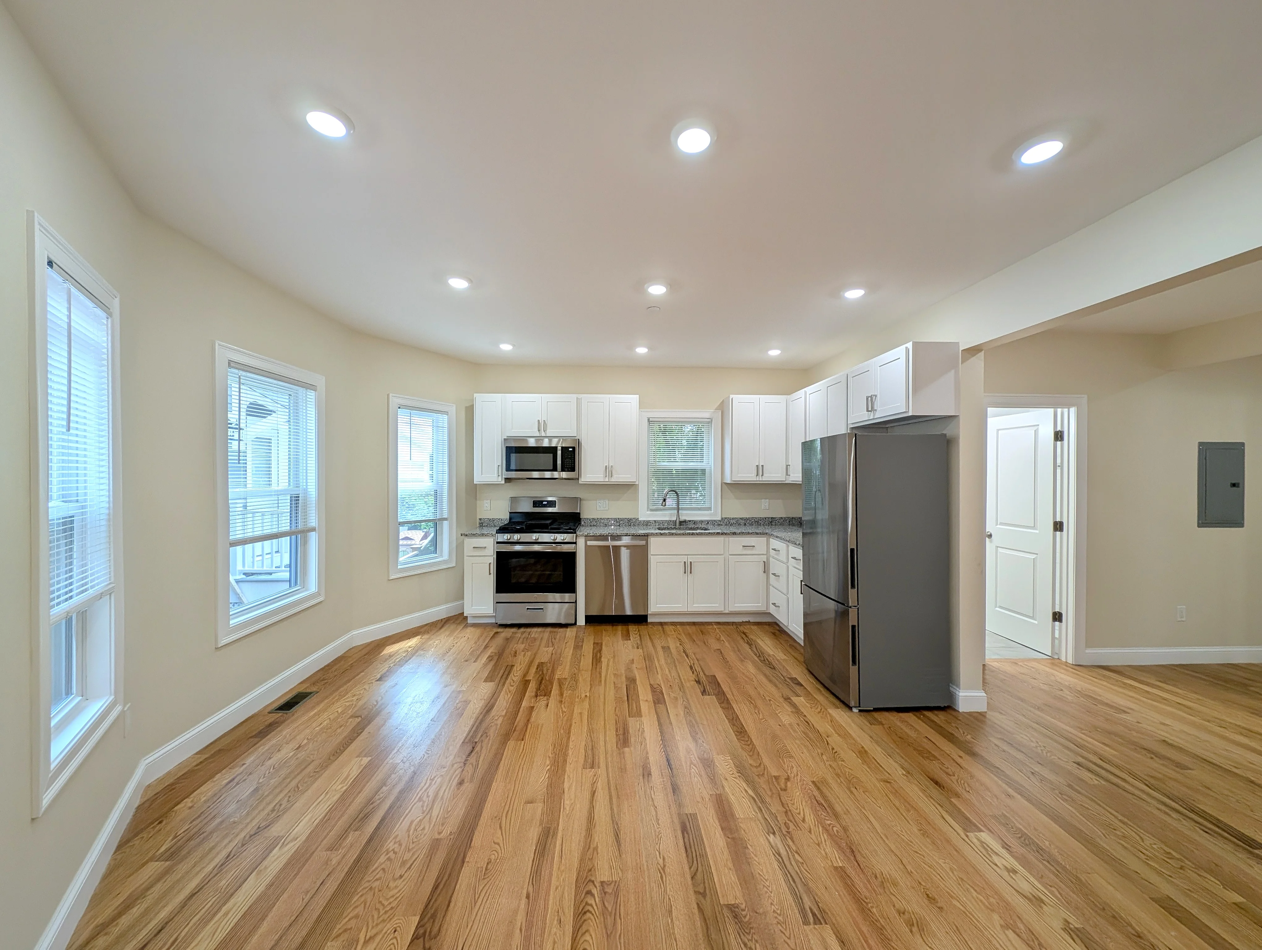 3 bed, 2 bath apartment for rent at 22 Holyoke Rd Unit 1, Spring Hill — photo 5 of 19