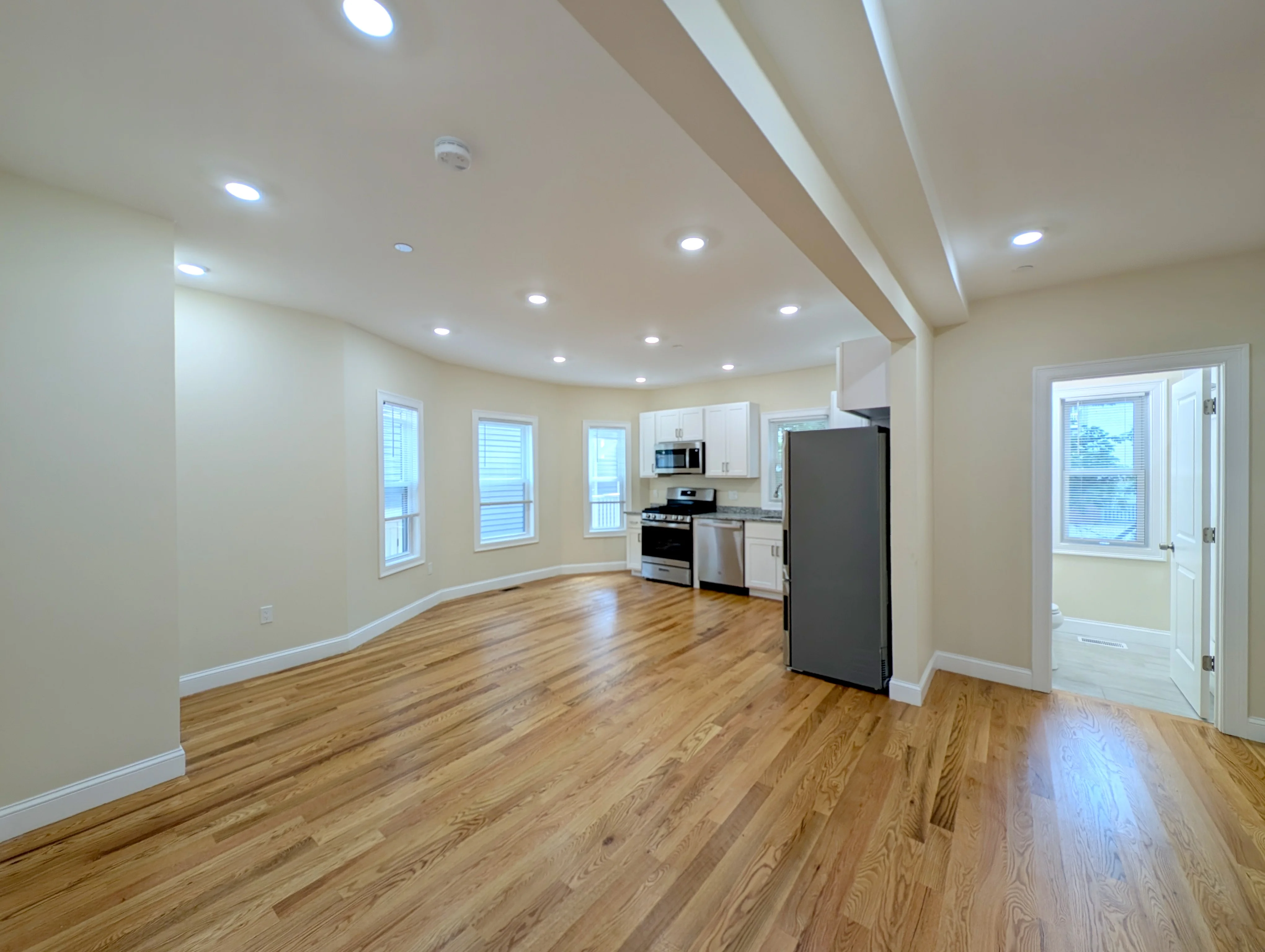 3 bed, 2 bath apartment for rent at 22 Holyoke Rd Unit 1, Spring Hill — photo 4 of 19