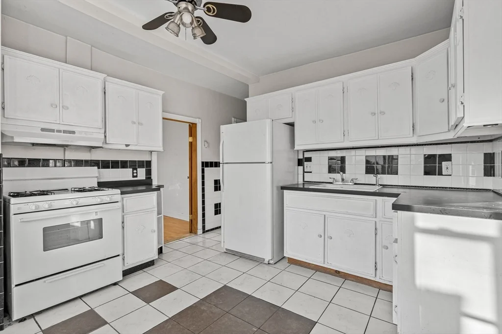 1 bed, 1 bath apartment for rent at 22 Horace St Unit 1, Somerville — photo 5 of 10