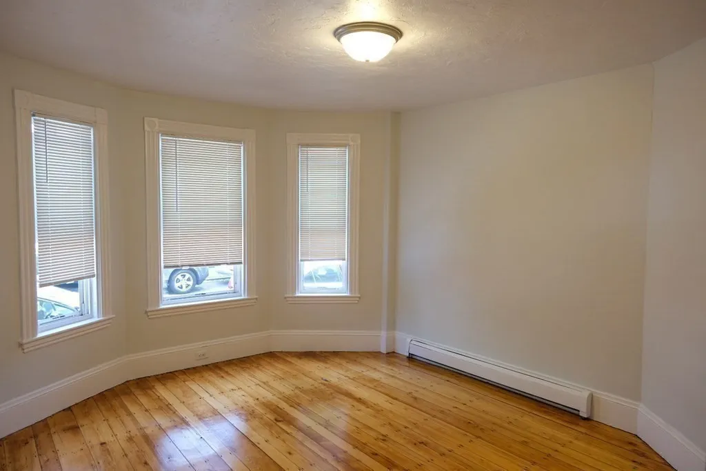 3 bed, 1 bath apartment for rent at 22 Howell St Unit 1, Dorchester — photo 5 of 16