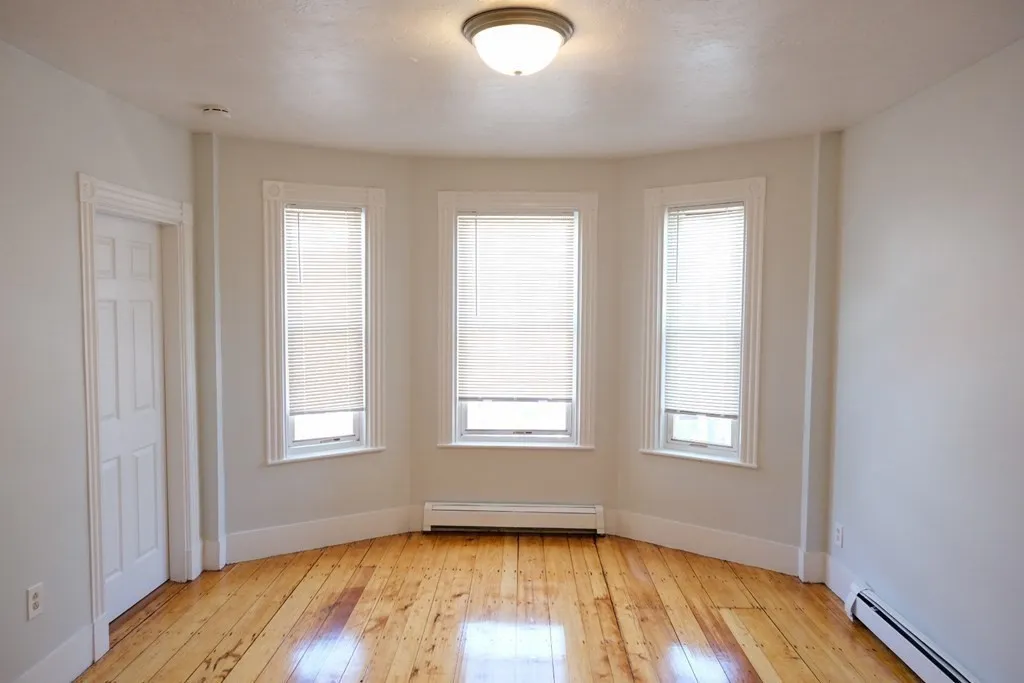 3 bed, 1 bath apartment for rent at 22 Howell St Unit 1, Dorchester — photo 4 of 16
