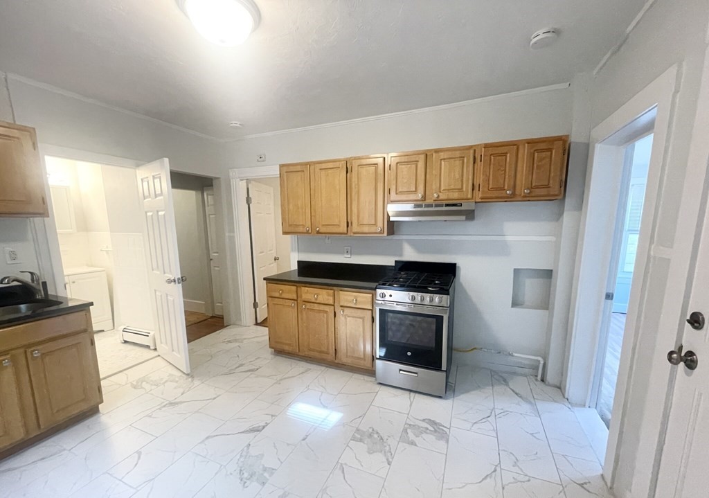 4 bed, 1 bath apartment for rent at 22 Howell St Unit 3, Dorchester — photo 2 of 9