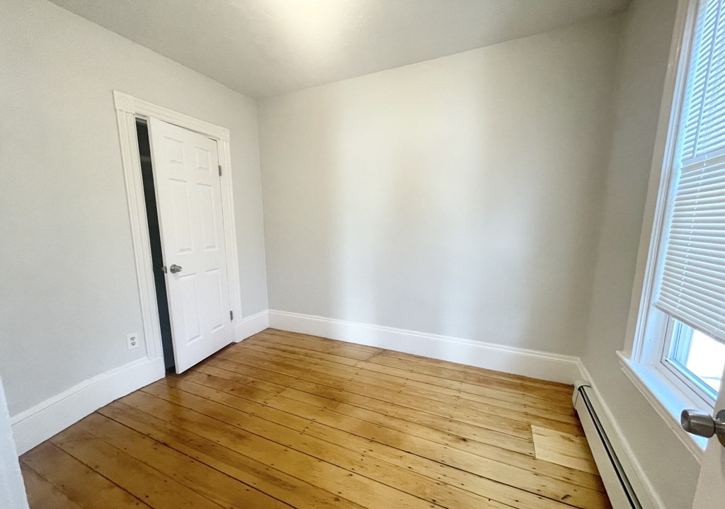 4 bed, 1 bath apartment for rent at 22 Howell St Unit 3, Dorchester — photo 6 of 9