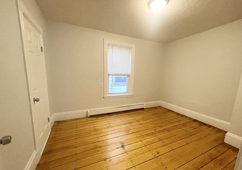 4 bed, 1 bath apartment for rent at 22 Howell St Unit 3, Dorchester — photo 4 of 9