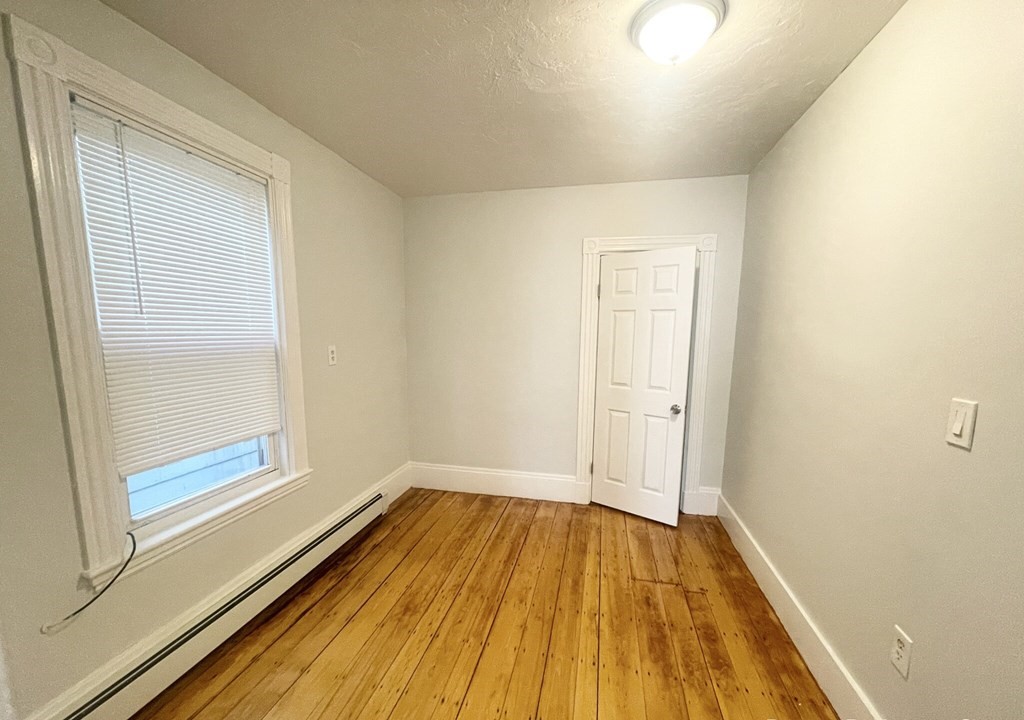 4 bed, 1 bath apartment for rent at 22 Howell St Unit 3, Dorchester — photo 7 of 9