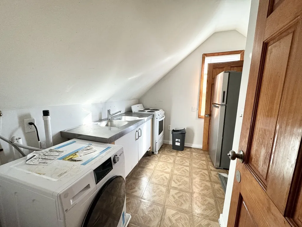 1 bed, 1 bath apartment for rent at 22 Humphreys St Unit 4, Dorchester — photo 2 of 7