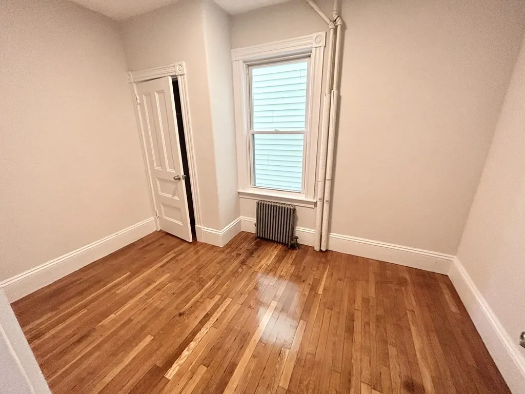 3 bed, 1 bath apartment for rent at 22 Humphreys Unit 1, Dorchester — photo 5 of 6