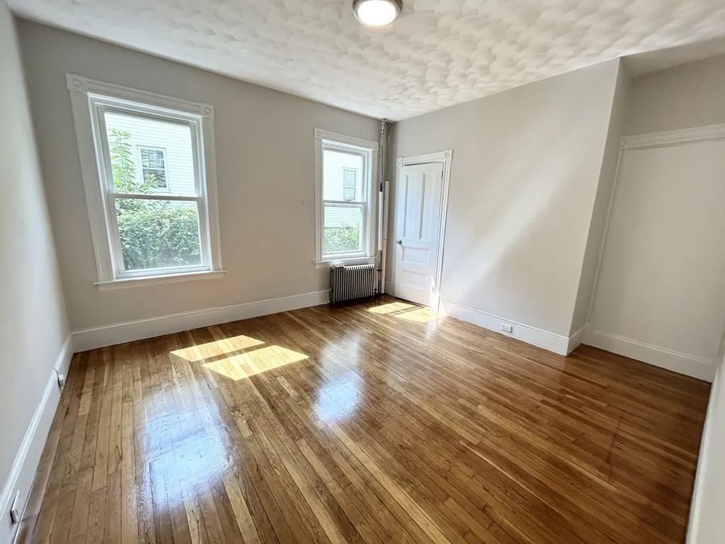 3 bed, 1 bath apartment for rent at 22 Humphreys Unit 1, Dorchester — photo 4 of 6