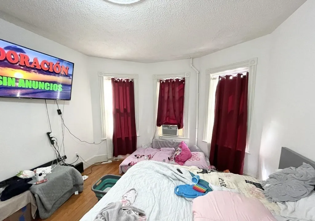 3 bed, 1 bath apartment for rent at 22 Humphreys Unit 2, Dorchester — photo 5 of 9