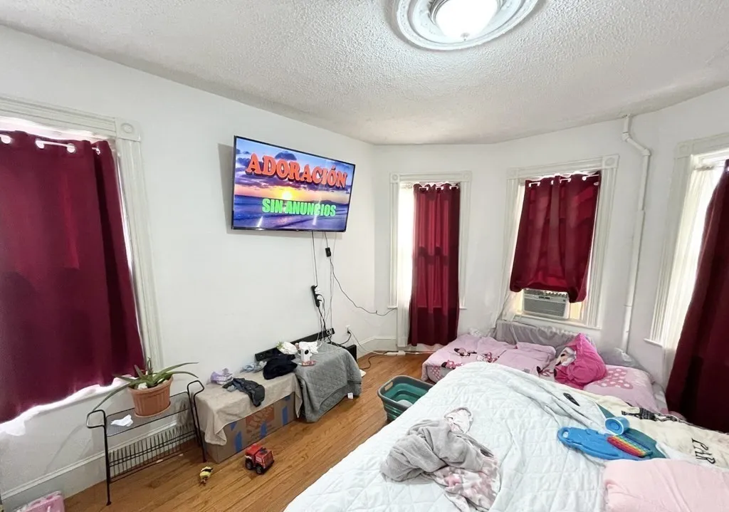 3 bed, 1 bath apartment for rent at 22 Humphreys Unit 2, Dorchester — photo 4 of 9