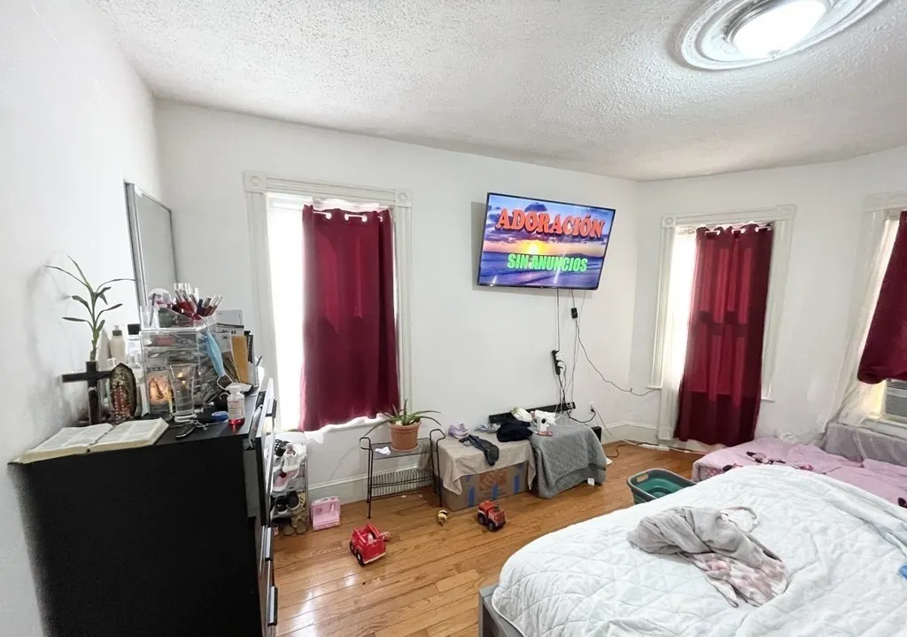 3 bed, 1 bath apartment for rent at 22 Humphreys Unit 2, Dorchester — photo 3 of 9