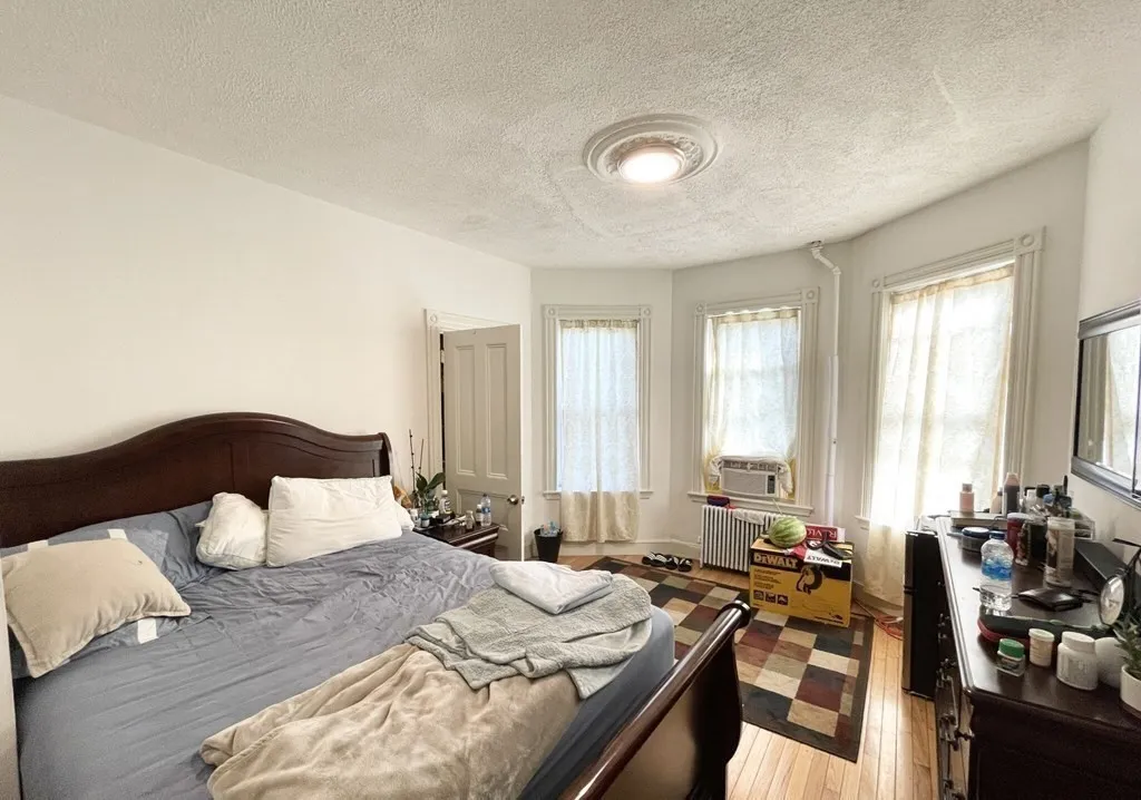 3 bed, 1 bath apartment for rent at 22 Humphreys Unit 2, Dorchester — photo 6 of 9