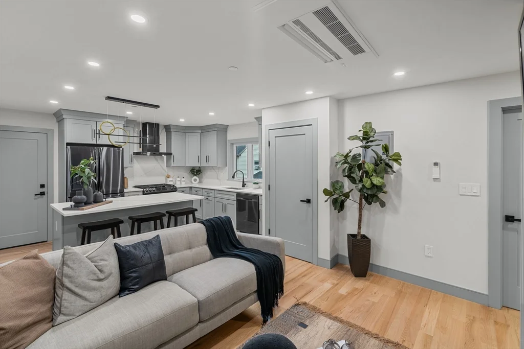 2 bed, 2 bath apartment for rent at 22 Hunting Unit 2, Cambridge — photo 11 of 14