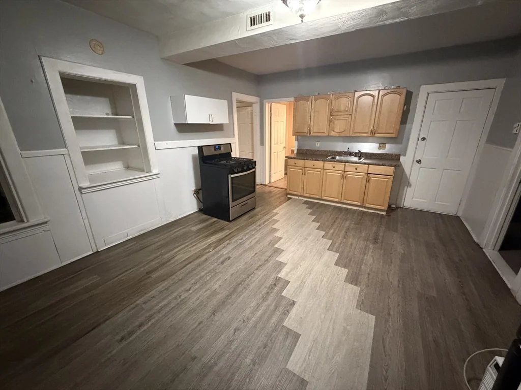 2 bed, 1 bath apartment for rent at 22 Intervale Unit 3R, Brockton — photo 1 of 9