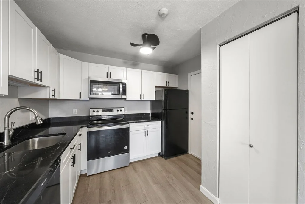 2 bed, 1 bath apartment for rent at 22 Irving St Unit 15, Glendale — photo 4 of 24