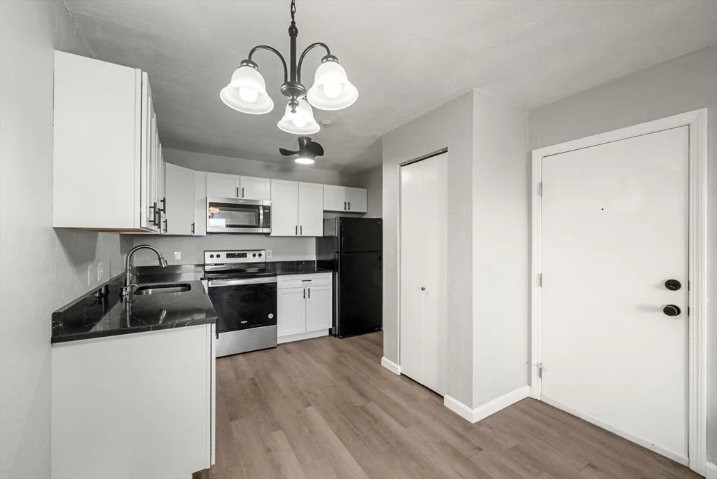 2 bed, 1 bath apartment for rent at 22 Irving St Unit 15, Glendale — photo 5 of 24