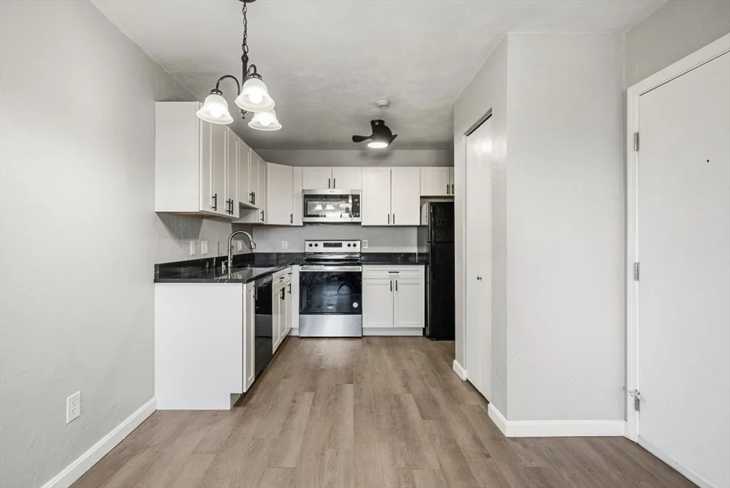 2 bed, 1 bath apartment for rent at 22 Irving St Unit 15, Glendale — photo 6 of 24