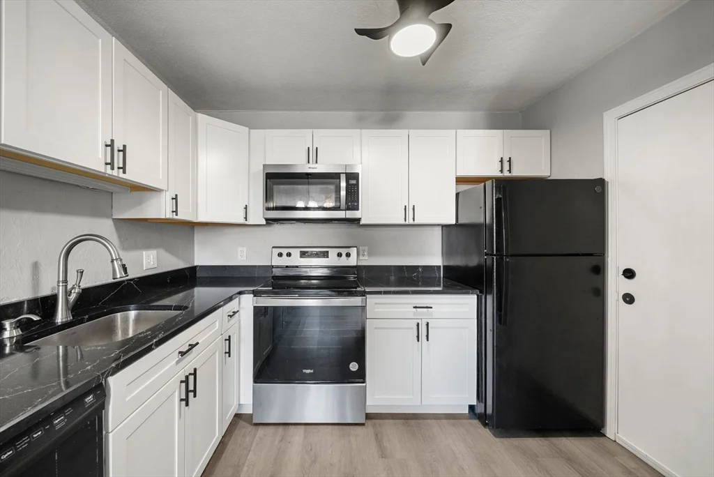 2 bed, 1 bath apartment for rent at 22 Irving St Unit 15, Glendale — photo 3 of 24