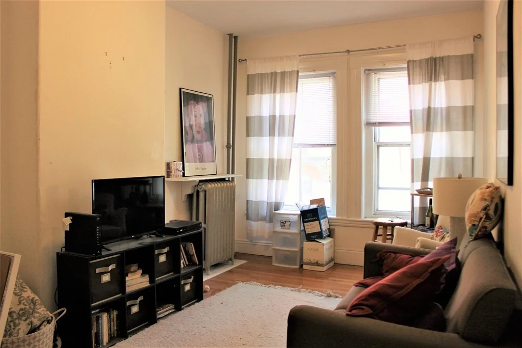 2 bed, 1 bath apartment for rent at 22 Isabella St Unit 2, Bay Village