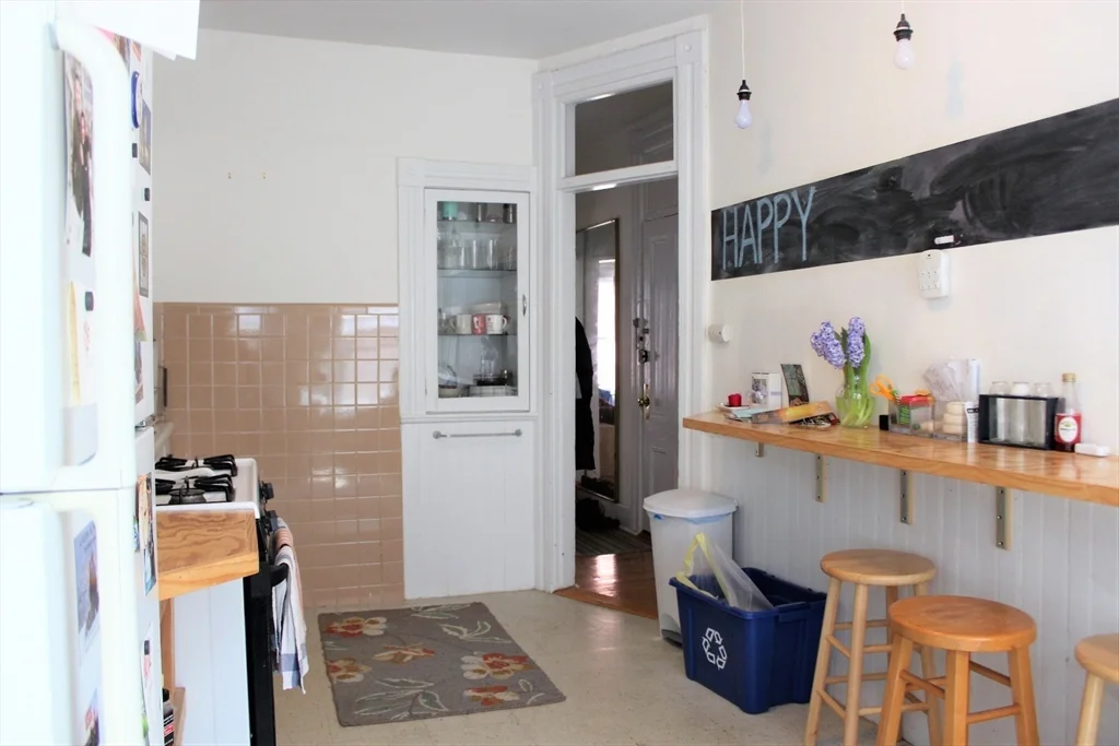 2 bed, 1 bath apartment for rent at 22 Isabella St Unit 2, Bay Village — photo 3 of 8