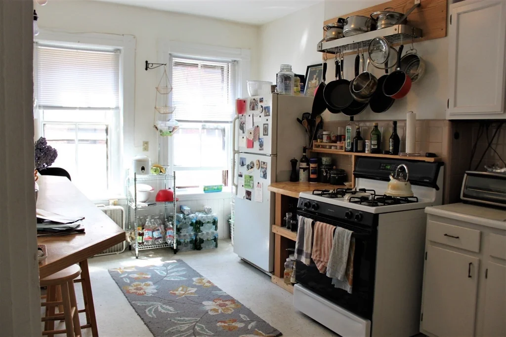 2 bed, 1 bath apartment for rent at 22 Isabella St Unit 2, Bay Village — photo 2 of 8