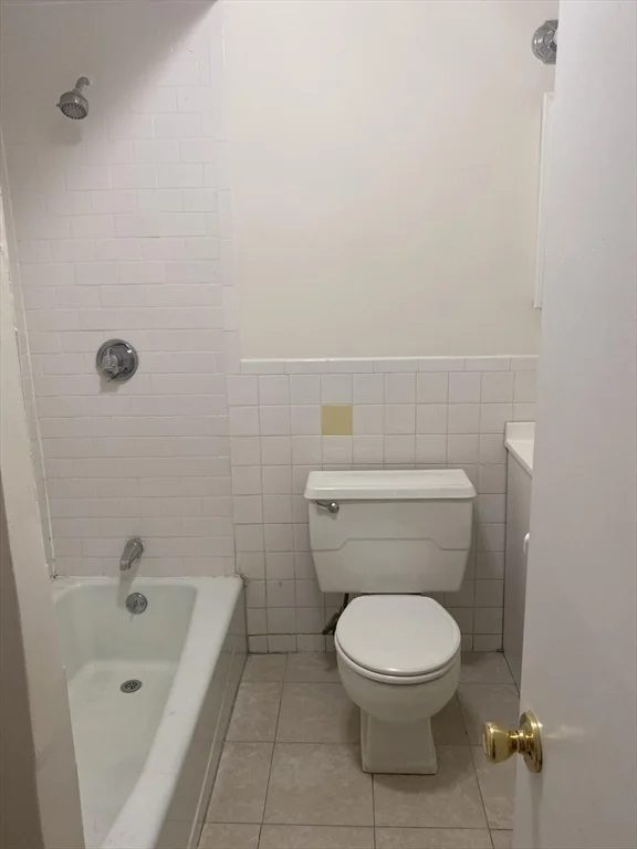 2 bed, 1 bath apartment for rent at 22 Isabella St Unit 3, Back Bay — photo 6 of 8