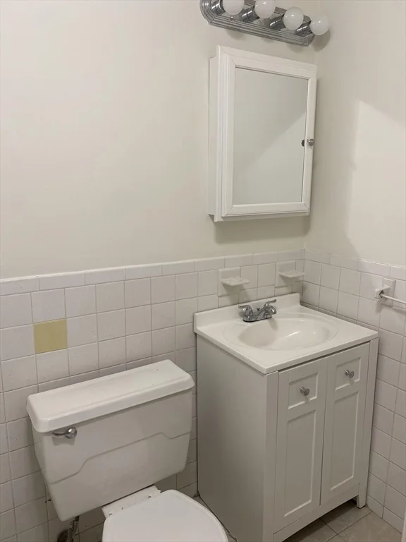 2 bed, 1 bath apartment for rent at 22 Isabella St Unit 3, Back Bay — photo 5 of 8