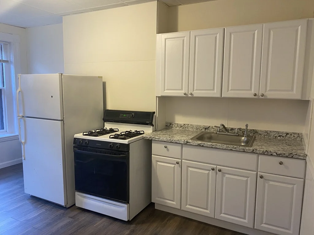 2 bed, 1 bath apartment for rent at 22 Isabella St Unit 3, Back Bay