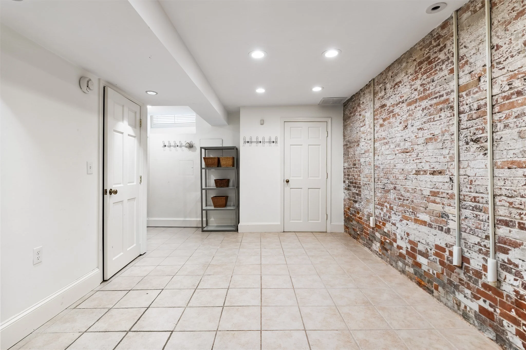 4 bed, 3 bath apartment for rent at 22 Joy St Unit 22, Beacon Hill — photo 37 of 40