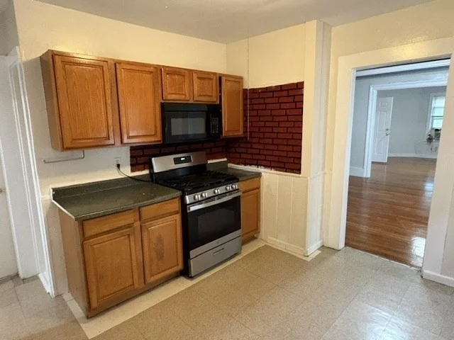 3 bed, 1 bath apartment for rent at 22 Lawton Ave Unit 2, Lynn — photo 4 of 15