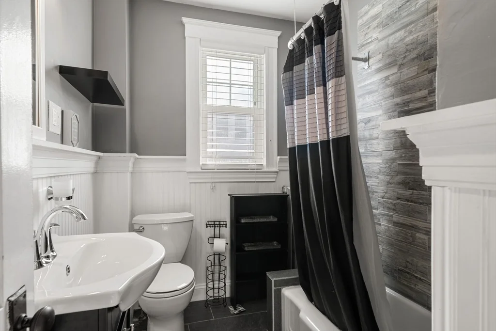 2 bed, 1 bath apartment for rent at 22 Leonard St Unit 22, Woburn — photo 17 of 24