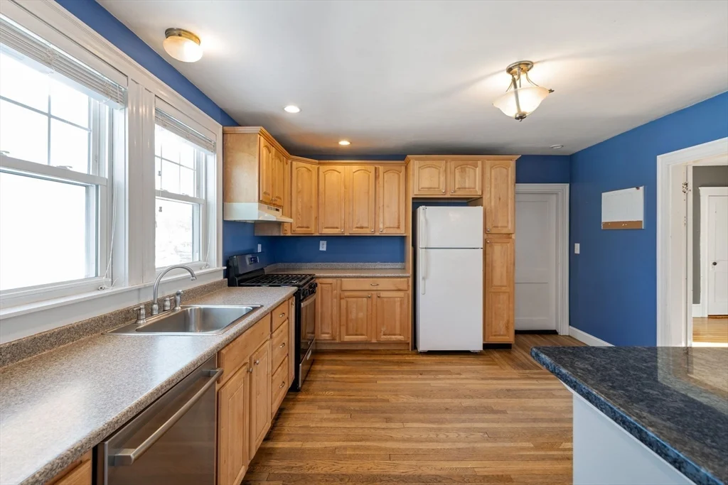 2 bed, 1 bath apartment for rent at 22 Leonard St Unit 22, Woburn — photo 11 of 24