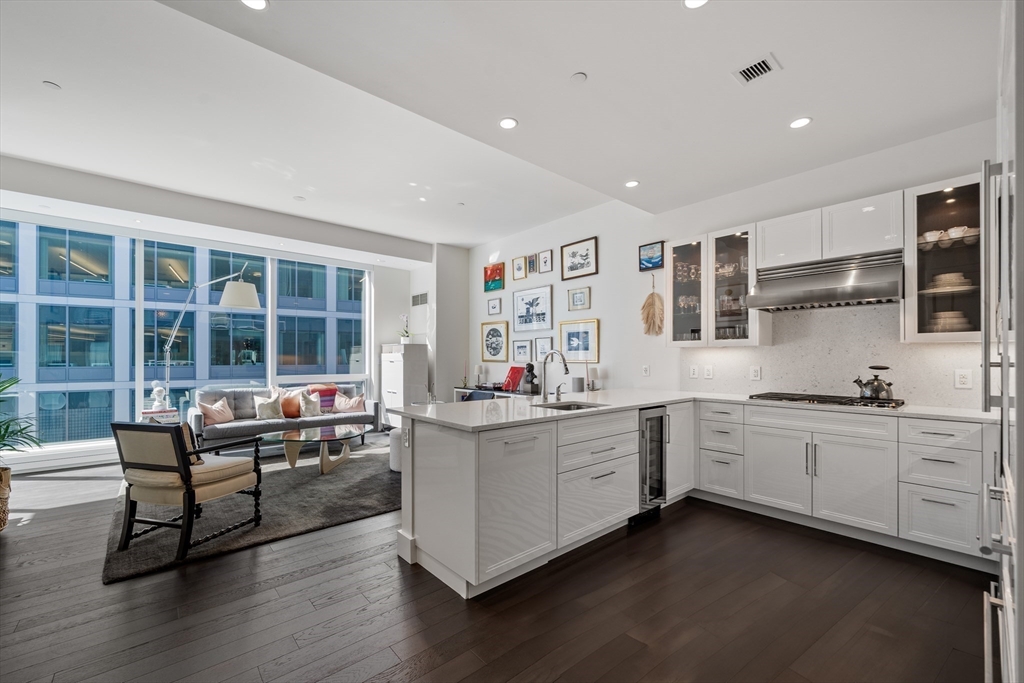 1 bed, 1 bath apartment for rent at 22 Liberty Dr Unit 12I, Seaport District — photo 2 of 38