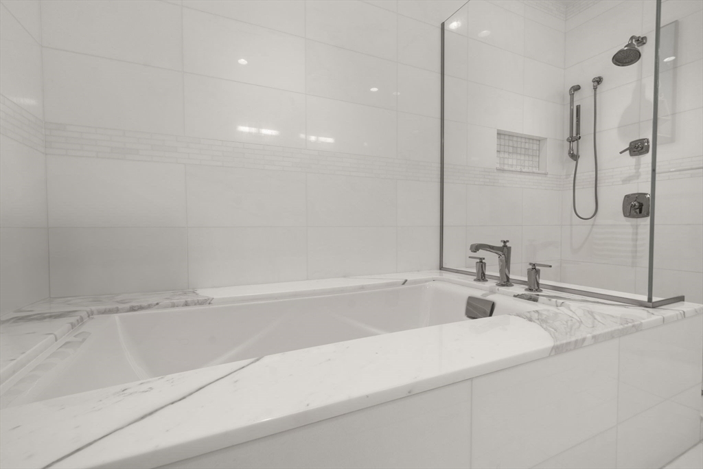 1 bed, 1 bath apartment for rent at 22 Liberty Dr Unit 12I, Seaport District — photo 21 of 38