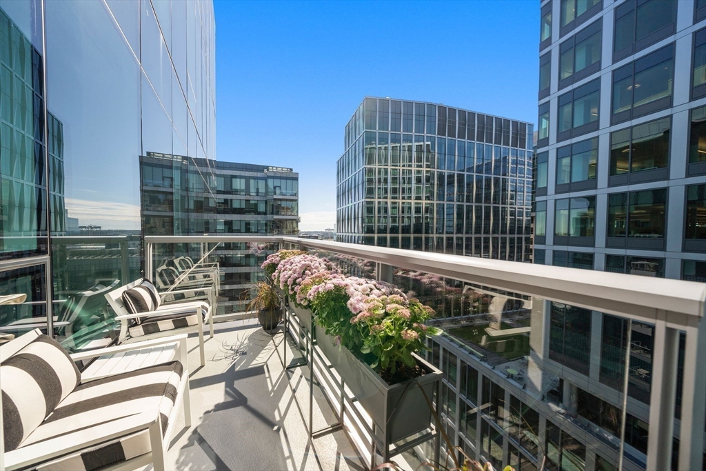 1 bed, 1 bath apartment for rent at 22 Liberty Dr Unit 12I, Seaport District — photo 6 of 38