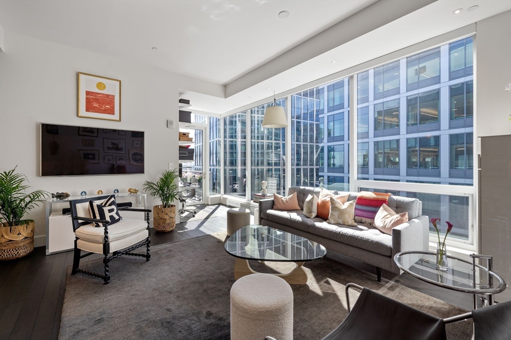 1 bed, 1 bath apartment for rent at 22 Liberty Dr Unit 12I, Seaport District — photo 3 of 38